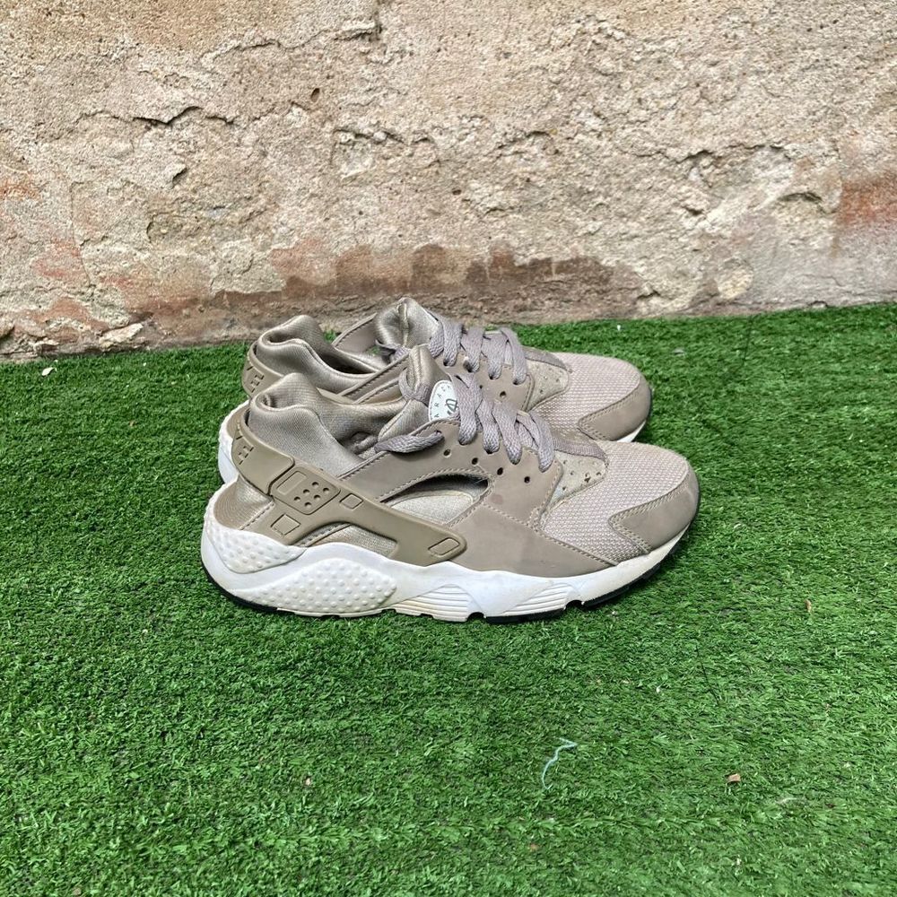 Nike boys huarache size 4y